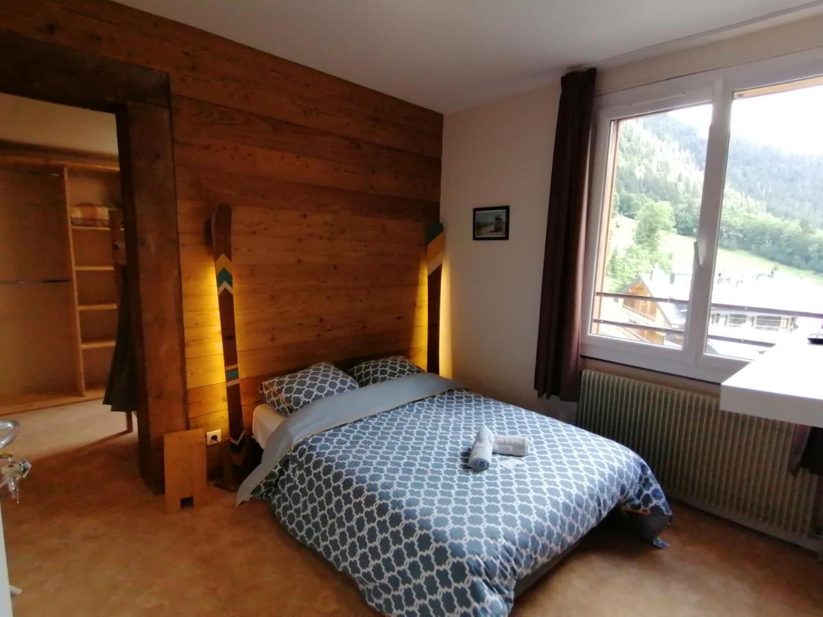 1861 Chatel Hostel Exterior photo