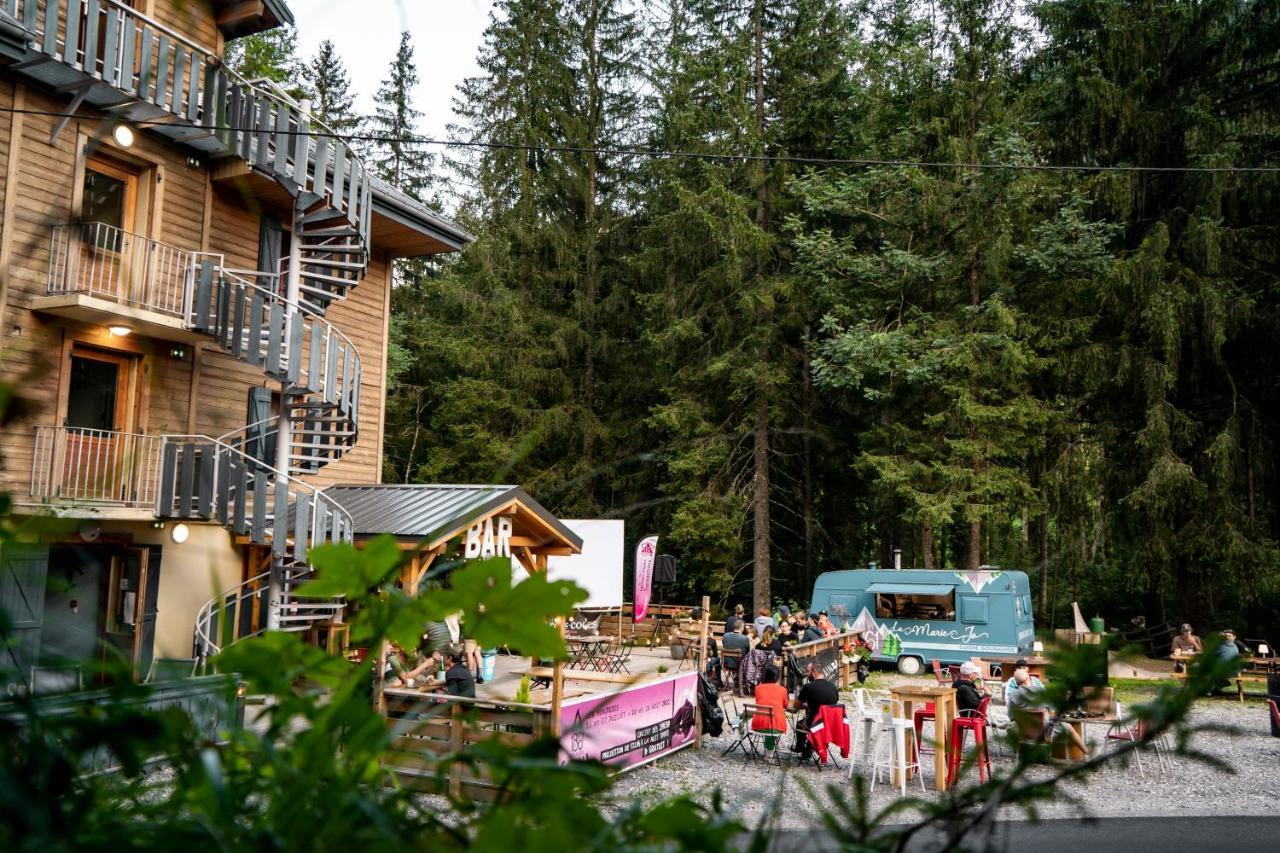 1861 Chatel Hostel Exterior photo