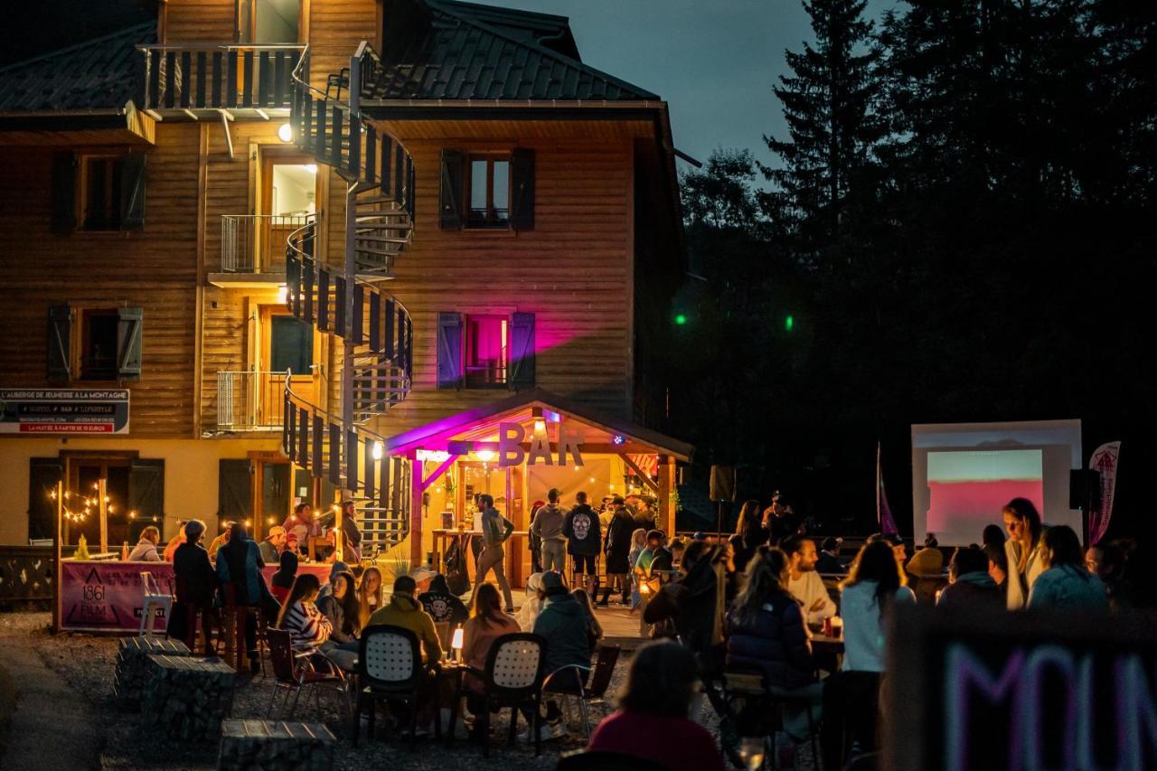 1861 Chatel Hostel Exterior photo