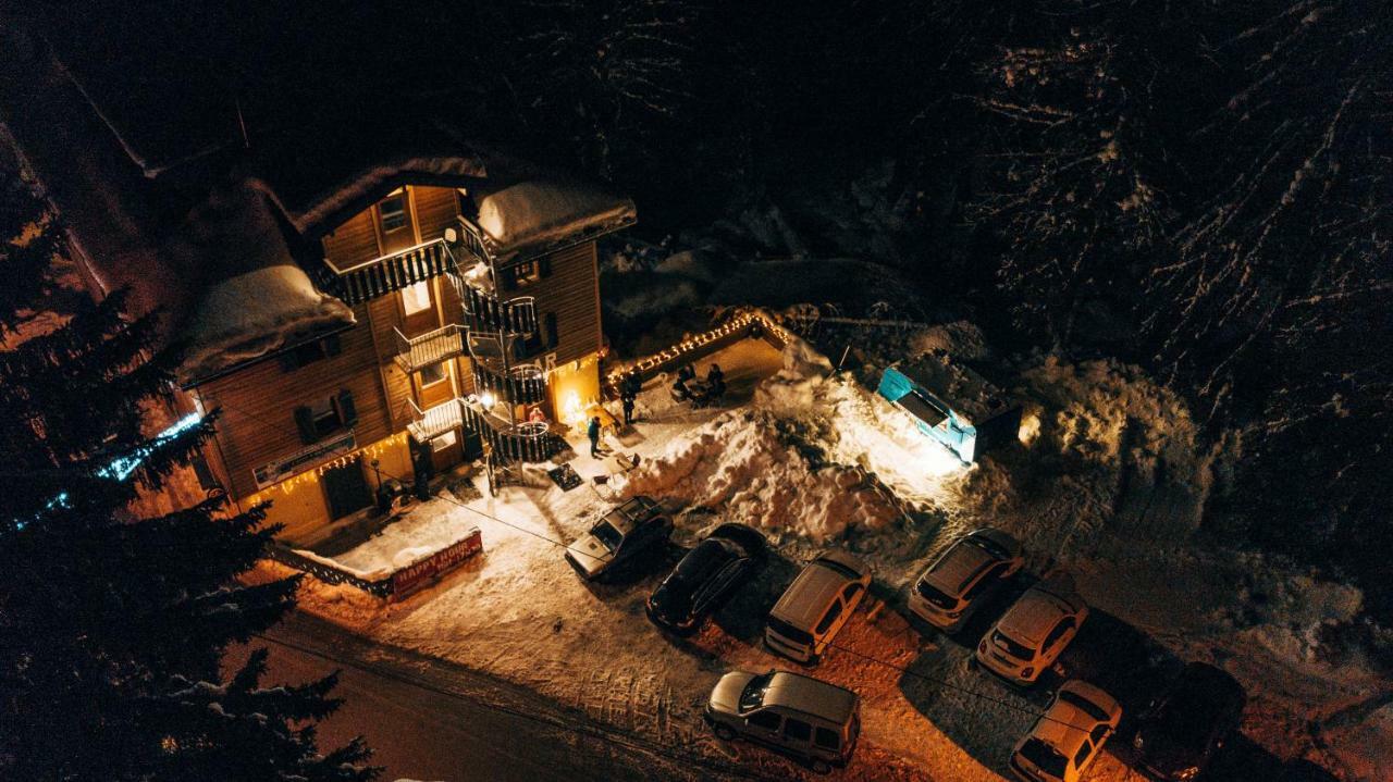 1861 Chatel Hostel Exterior photo